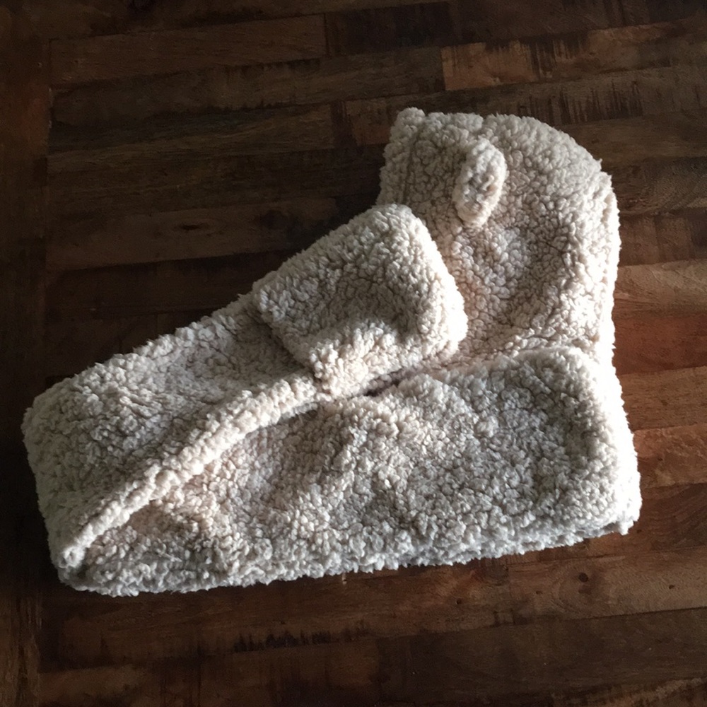 🐻NWOT COZY Sherpa Bear scarf